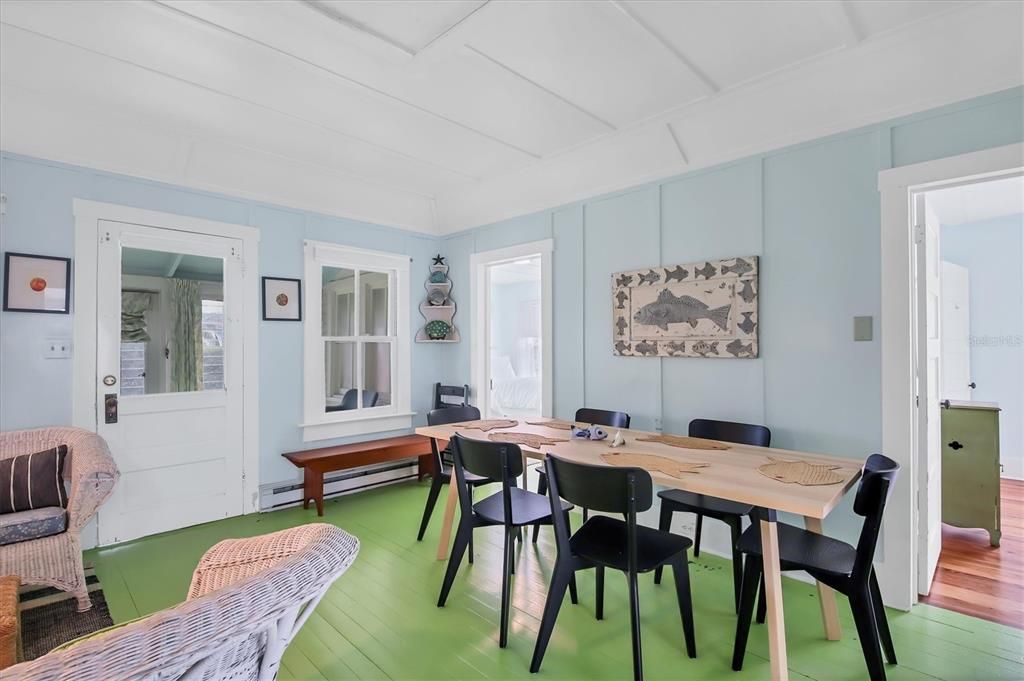 出租: $4,900 (4 贝兹, 2 浴室, 1858 平方英尺)