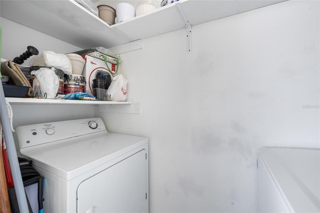 合同活跃: $199,000 (2 贝兹, 1 浴室, 1020 平方英尺)