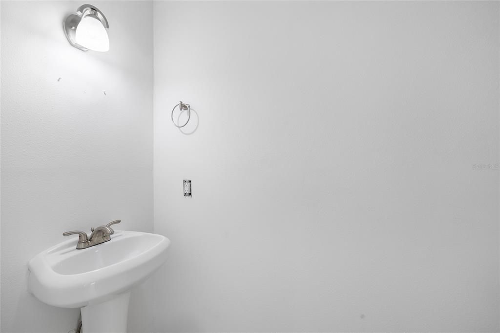 合同活跃: $199,000 (2 贝兹, 1 浴室, 1020 平方英尺)