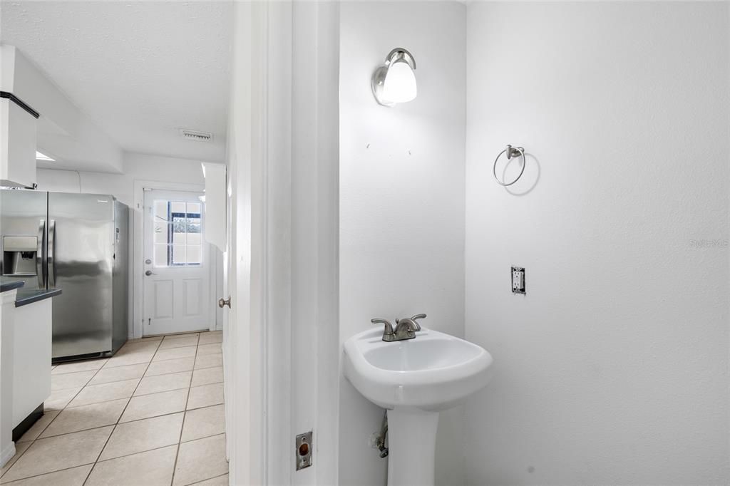 合同活跃: $199,000 (2 贝兹, 1 浴室, 1020 平方英尺)