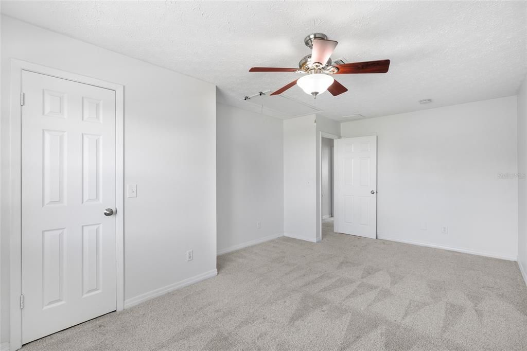 合同活跃: $199,000 (2 贝兹, 1 浴室, 1020 平方英尺)