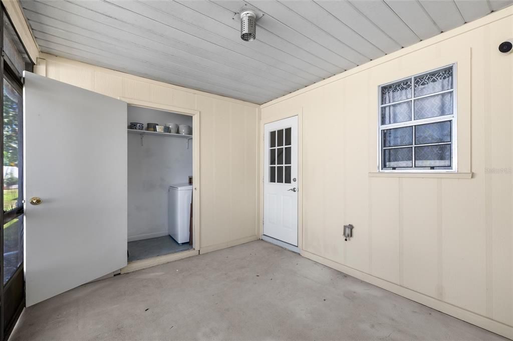 合同活跃: $199,000 (2 贝兹, 1 浴室, 1020 平方英尺)