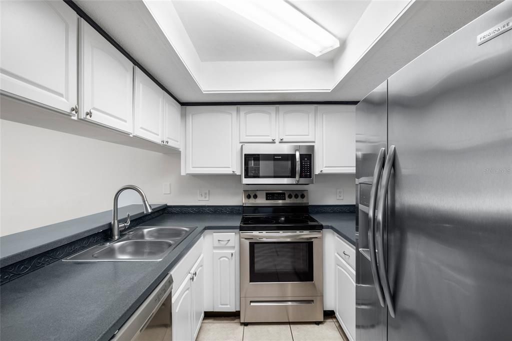 合同活跃: $199,000 (2 贝兹, 1 浴室, 1020 平方英尺)