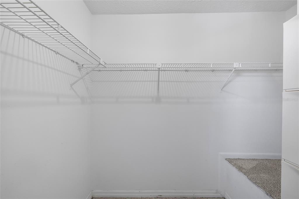 合同活跃: $199,000 (2 贝兹, 1 浴室, 1020 平方英尺)