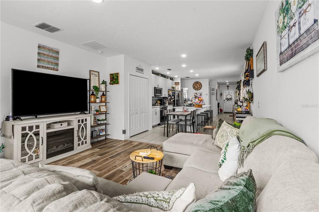 For Sale: $385,000 (3 beds, 2 baths, 1479 Square Feet)