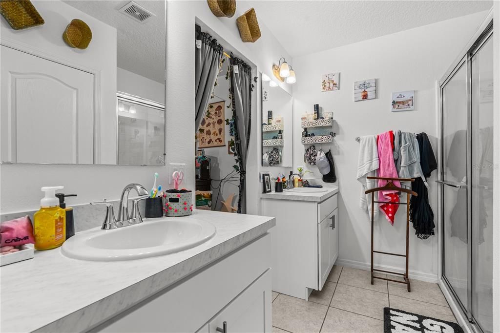 For Sale: $385,000 (3 beds, 2 baths, 1479 Square Feet)