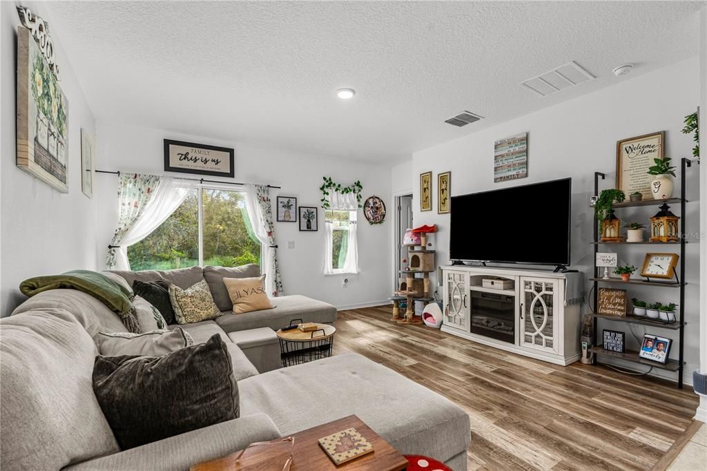 For Sale: $385,000 (3 beds, 2 baths, 1479 Square Feet)