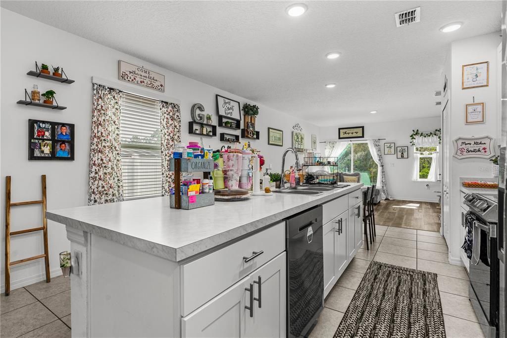 For Sale: $385,000 (3 beds, 2 baths, 1479 Square Feet)