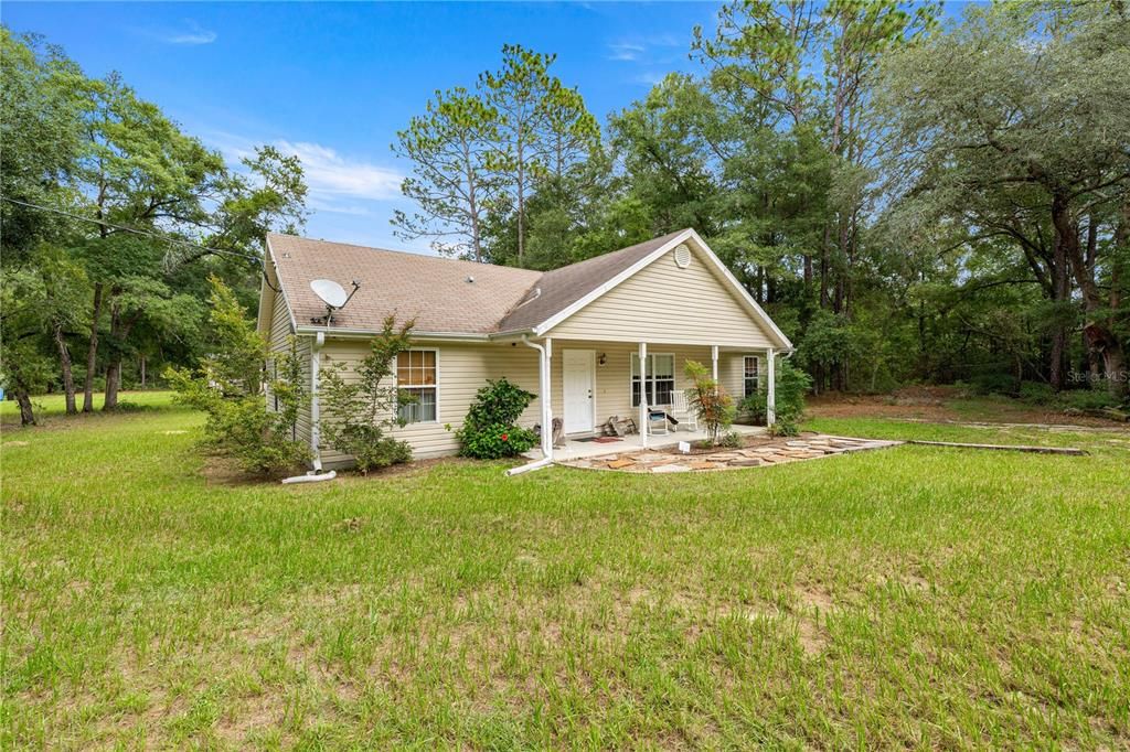 合同活跃: $259,000 (3 贝兹, 2 浴室, 1350 平方英尺)