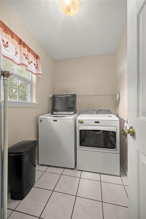 合同活跃: $259,000 (3 贝兹, 2 浴室, 1350 平方英尺)