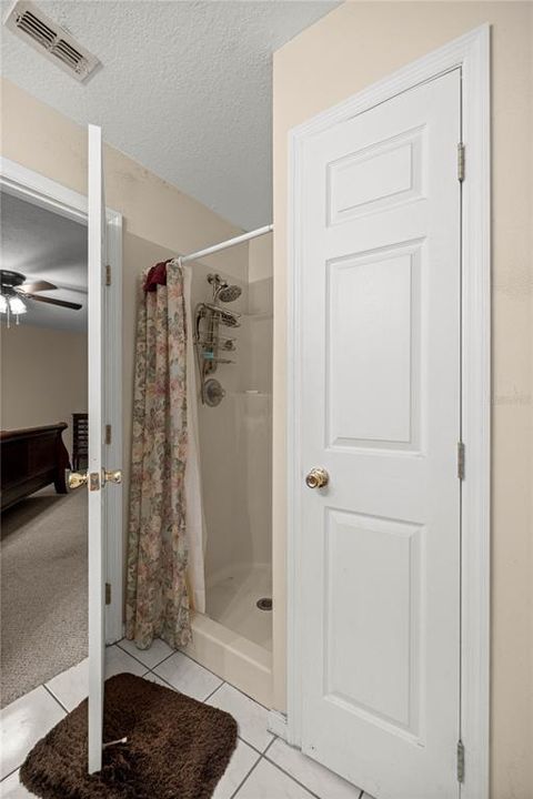 合同活跃: $259,000 (3 贝兹, 2 浴室, 1350 平方英尺)