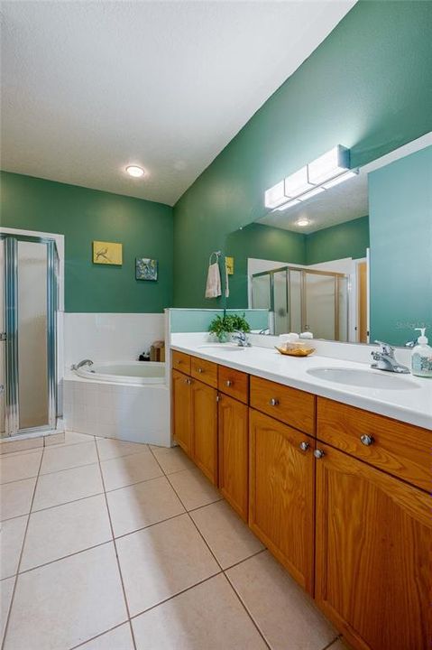 For Sale: $255,000 (2 beds, 2 baths, 1335 Square Feet)