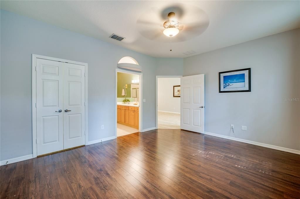 For Sale: $255,000 (2 beds, 2 baths, 1335 Square Feet)