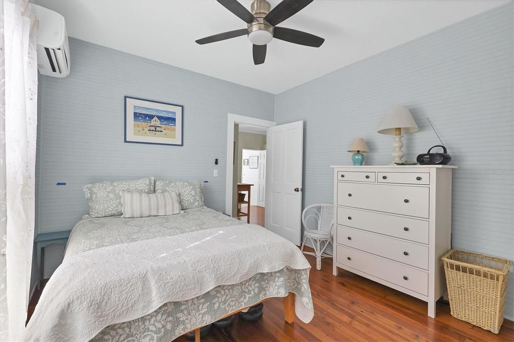 出租: $5,600 (6 贝兹, 4 浴室, 2277 平方英尺)