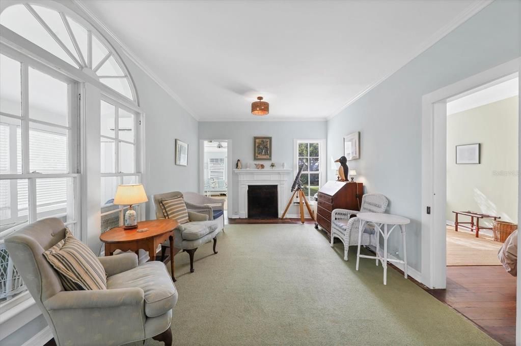 出租: $5,600 (6 贝兹, 4 浴室, 2277 平方英尺)