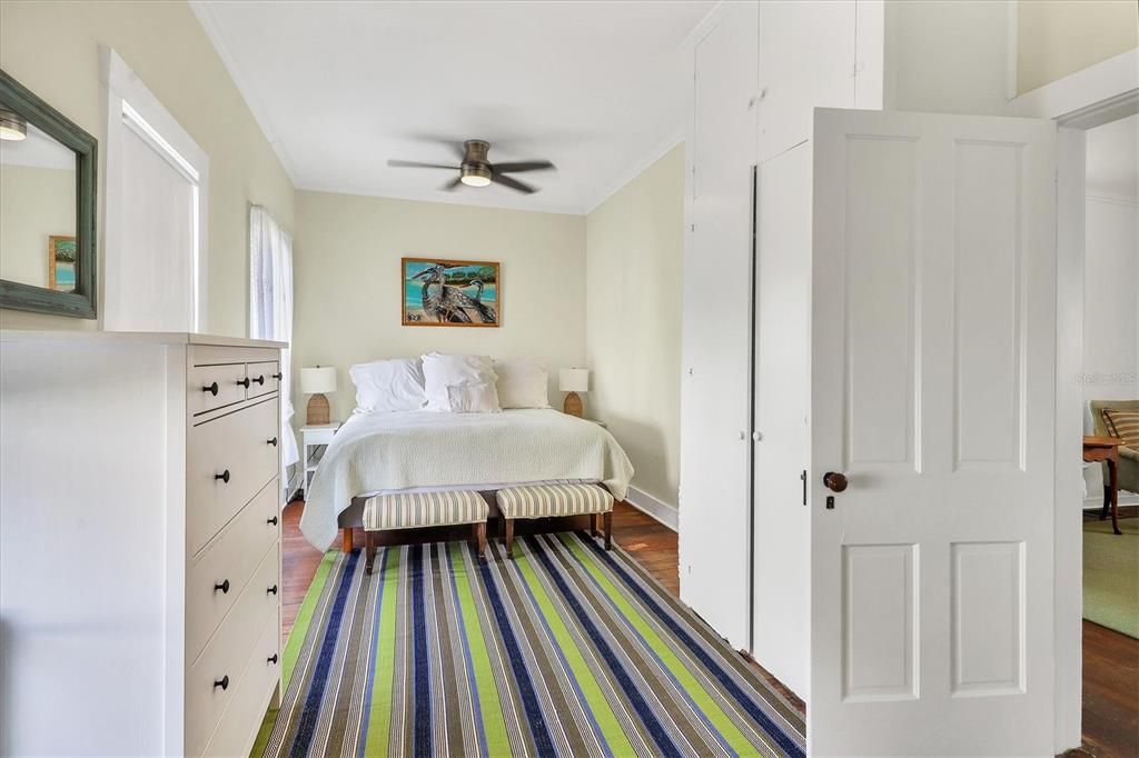 出租: $5,600 (6 贝兹, 4 浴室, 2277 平方英尺)