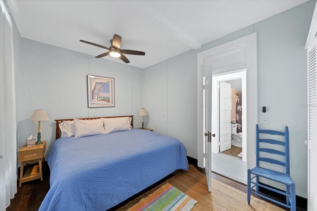 出租: $5,600 (6 贝兹, 4 浴室, 2277 平方英尺)