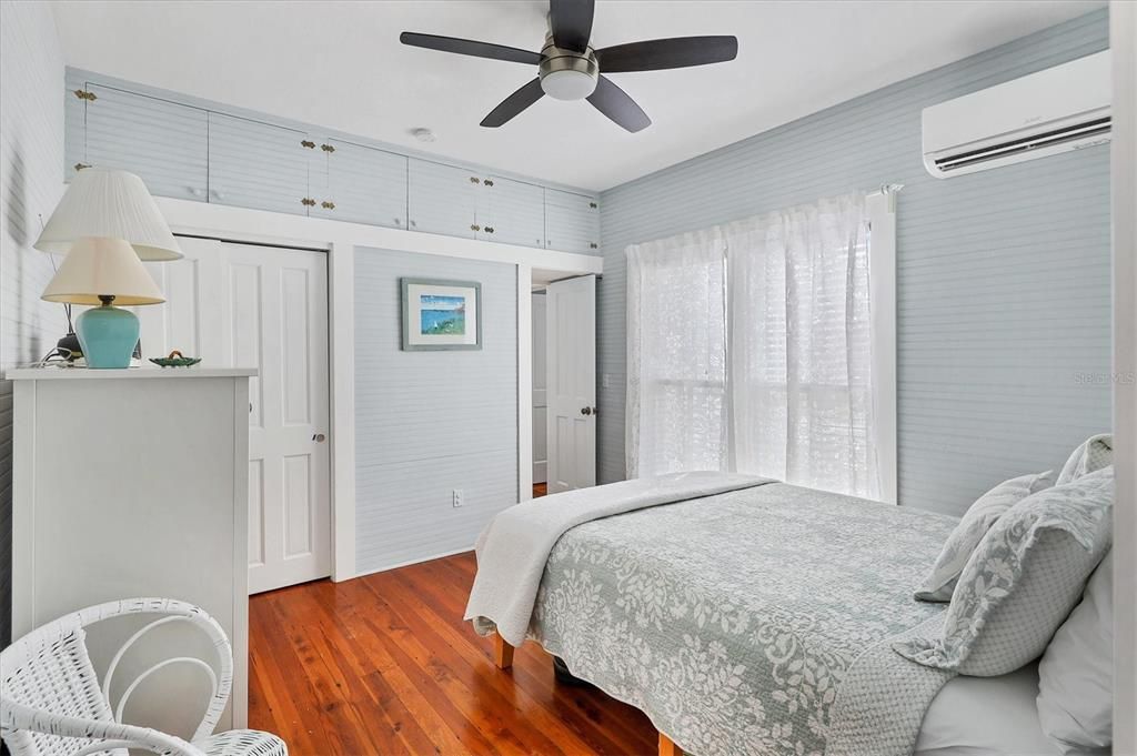 出租: $5,600 (6 贝兹, 4 浴室, 2277 平方英尺)