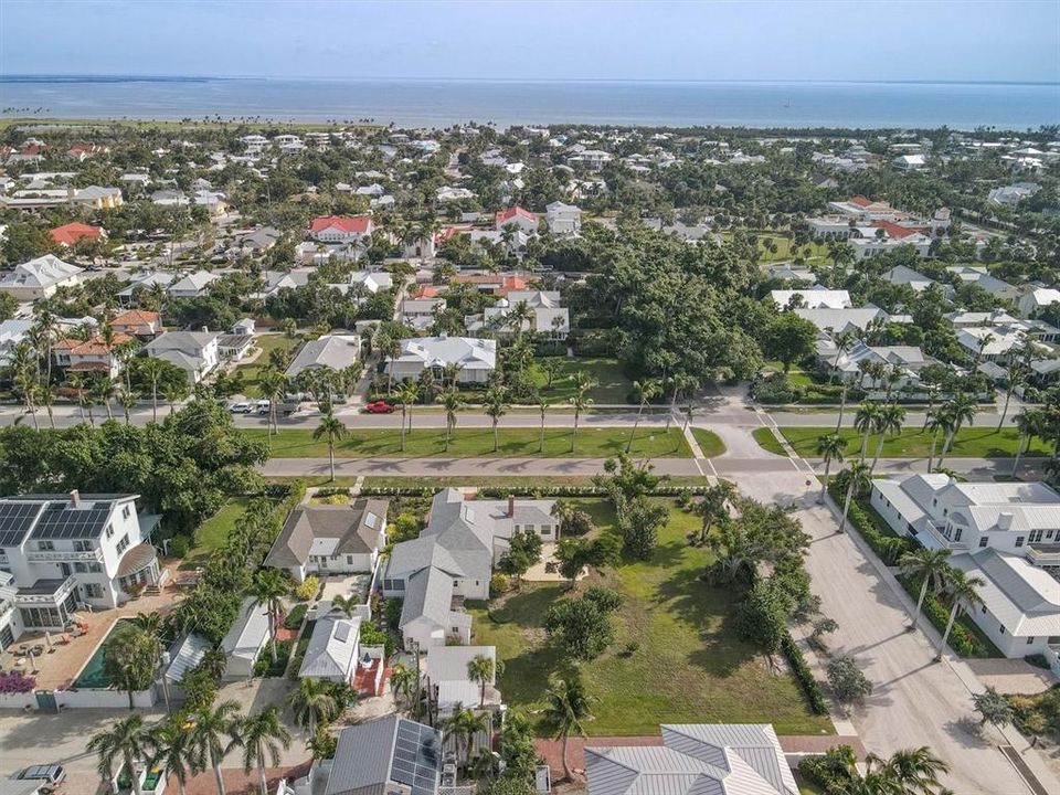 出租: $5,600 (6 贝兹, 4 浴室, 2277 平方英尺)