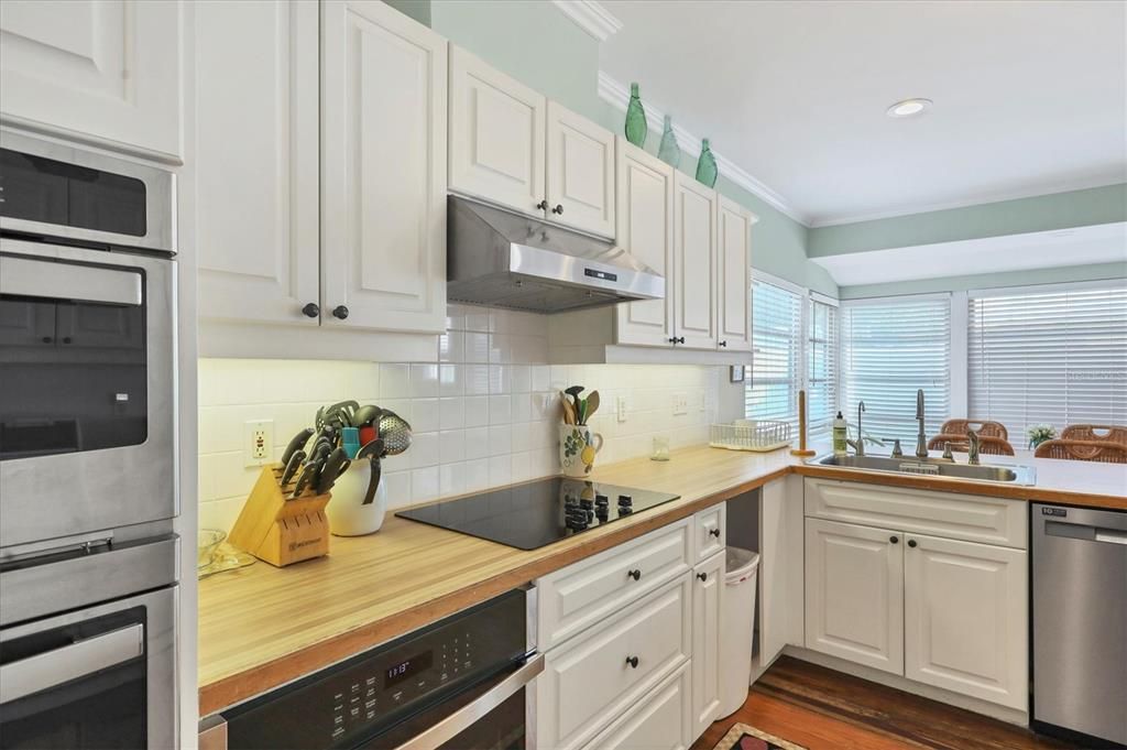 出租: $5,600 (6 贝兹, 4 浴室, 2277 平方英尺)