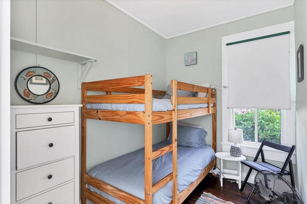 出租: $5,600 (6 贝兹, 4 浴室, 2277 平方英尺)