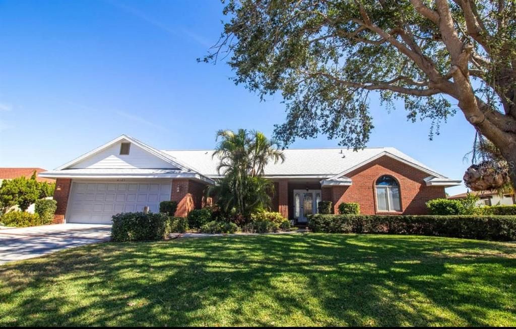 Recently Sold: $725,000 (3 beds, 2 baths, 2385 Square Feet)