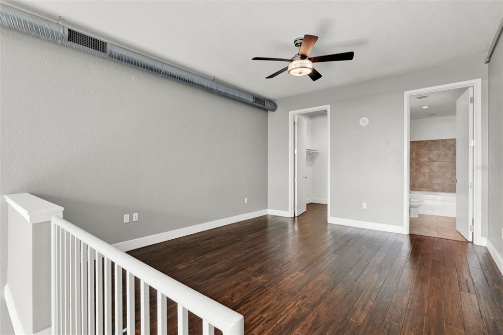 待售: $325,000 (1 贝兹, 1 浴室, 985 平方英尺)