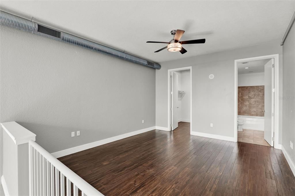 待售: $325,000 (1 贝兹, 1 浴室, 985 平方英尺)