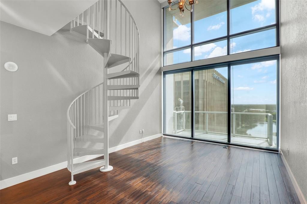 待售: $325,000 (1 贝兹, 1 浴室, 985 平方英尺)