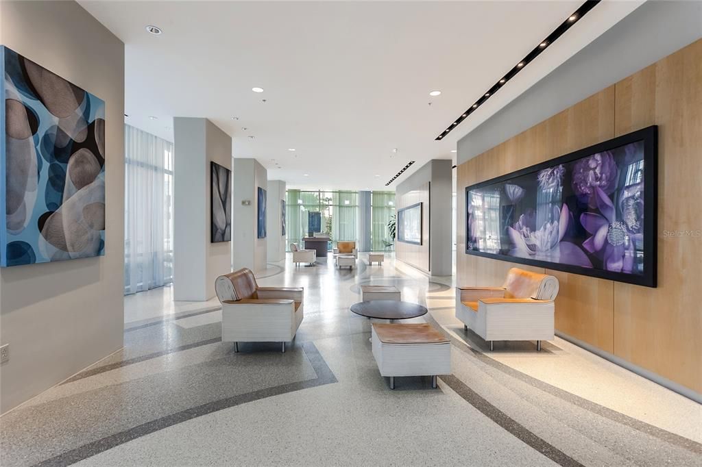 待售: $325,000 (1 贝兹, 1 浴室, 985 平方英尺)