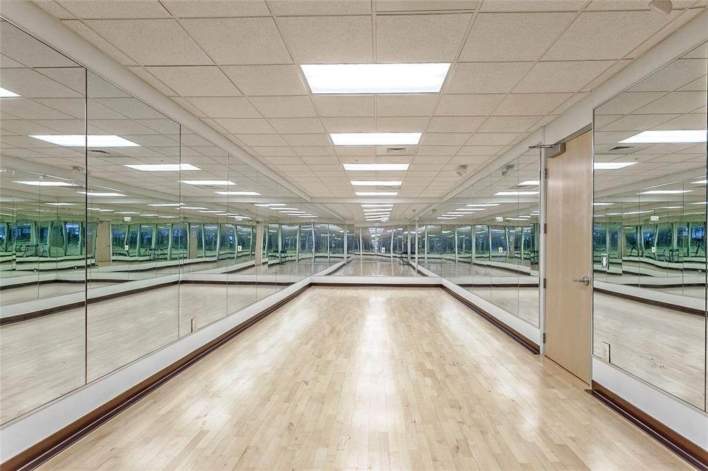 待售: $325,000 (1 贝兹, 1 浴室, 985 平方英尺)