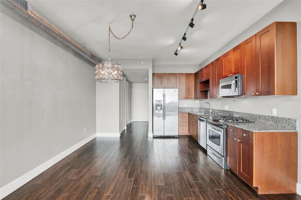 待售: $325,000 (1 贝兹, 1 浴室, 985 平方英尺)