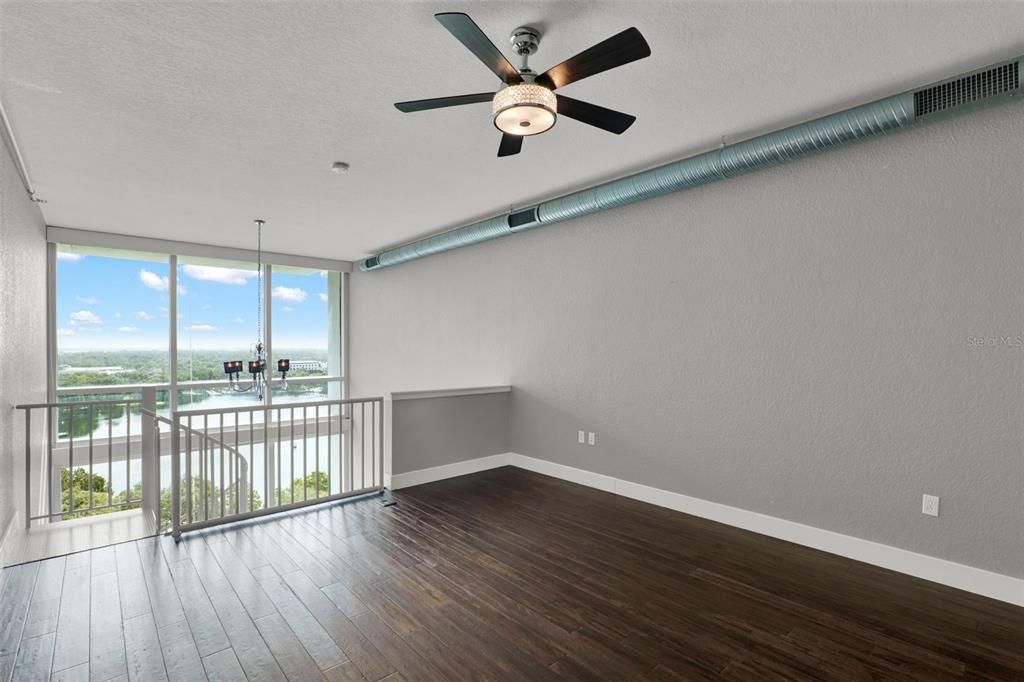 待售: $325,000 (1 贝兹, 1 浴室, 985 平方英尺)