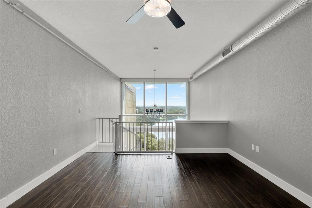 待售: $325,000 (1 贝兹, 1 浴室, 985 平方英尺)