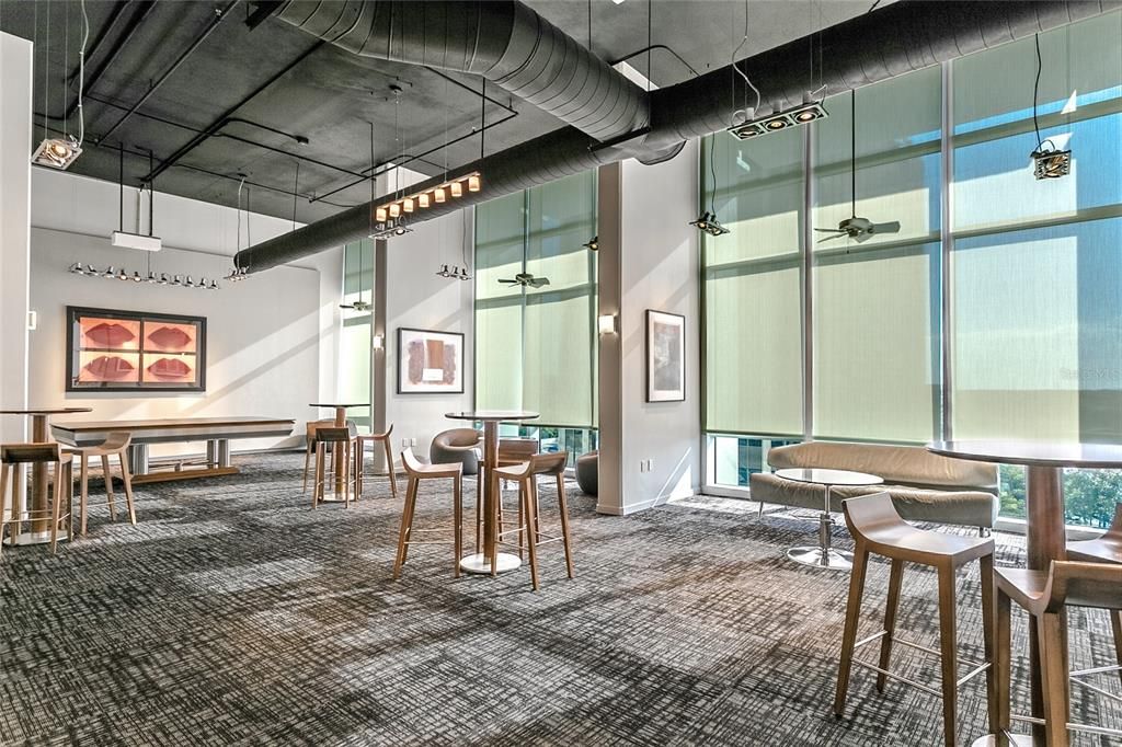 待售: $325,000 (1 贝兹, 1 浴室, 985 平方英尺)