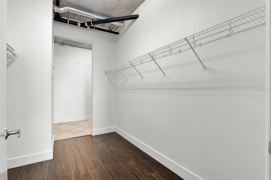 待售: $325,000 (1 贝兹, 1 浴室, 985 平方英尺)