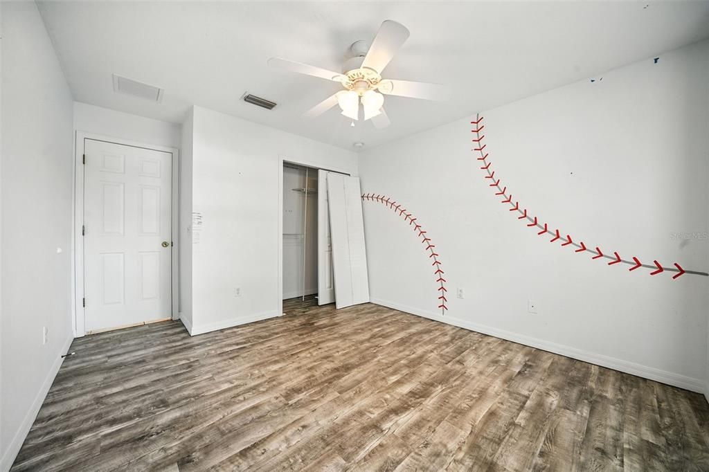 合同活跃: $299,990 (3 贝兹, 2 浴室, 1501 平方英尺)