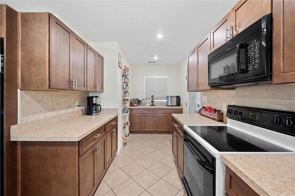 Active With Contract: $358,999 (3 beds, 1 baths, 2046 Square Feet)