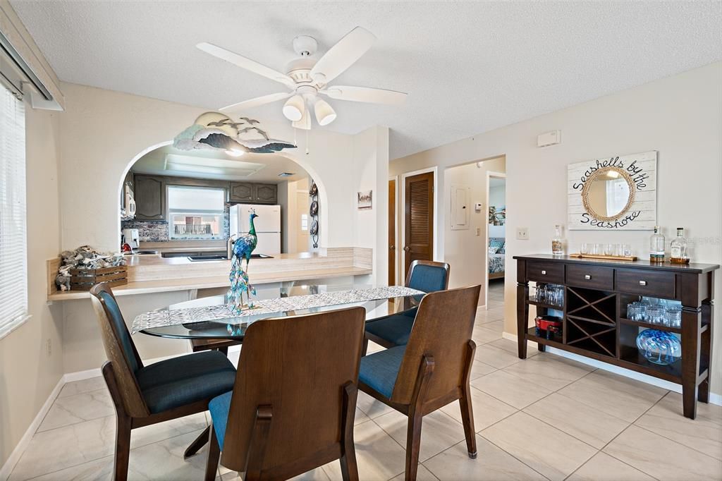 待售: $299,500 (2 贝兹, 2 浴室, 1045 平方英尺)