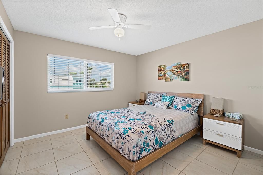 待售: $299,500 (2 贝兹, 2 浴室, 1045 平方英尺)