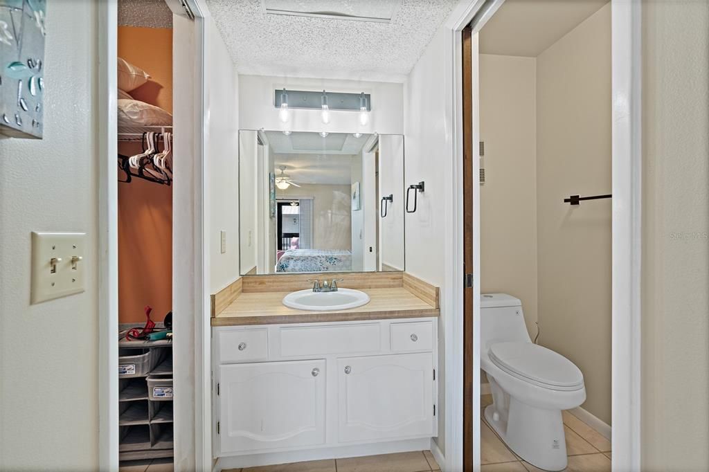 待售: $299,500 (2 贝兹, 2 浴室, 1045 平方英尺)