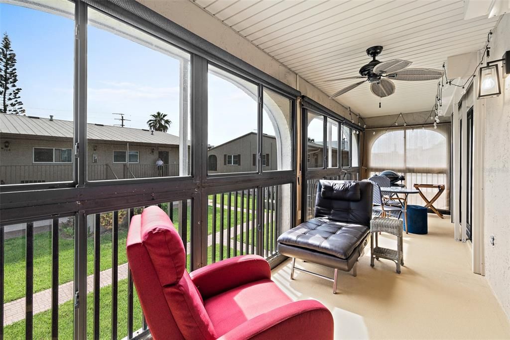 待售: $299,500 (2 贝兹, 2 浴室, 1045 平方英尺)