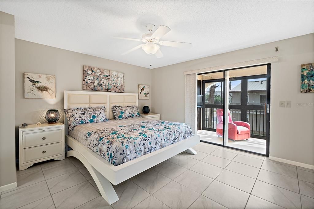 待售: $299,500 (2 贝兹, 2 浴室, 1045 平方英尺)