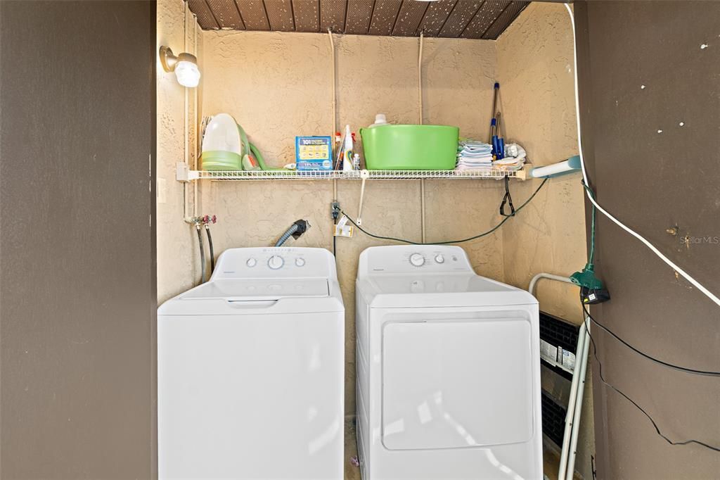 待售: $299,500 (2 贝兹, 2 浴室, 1045 平方英尺)