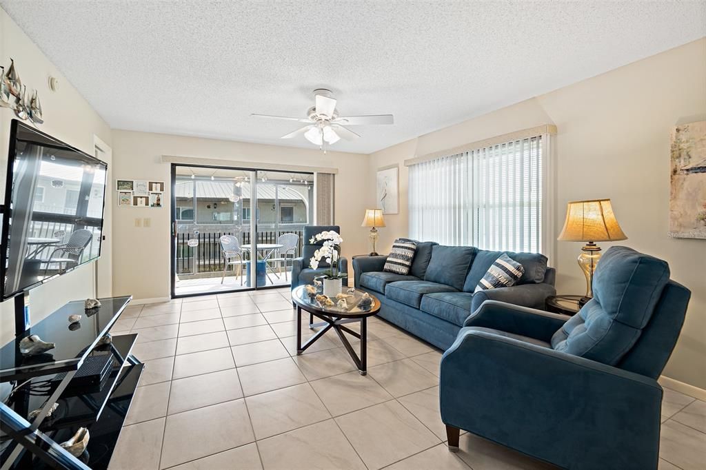 待售: $299,500 (2 贝兹, 2 浴室, 1045 平方英尺)