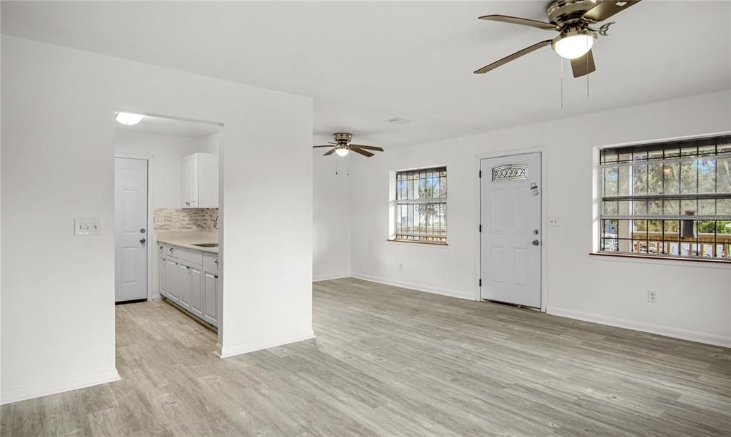 Active With Contract: $275,000 (3 beds, 2 baths, 1056 Square Feet)