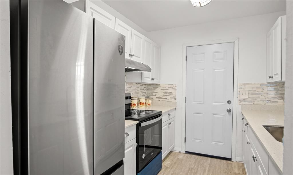 Active With Contract: $275,000 (3 beds, 2 baths, 1056 Square Feet)