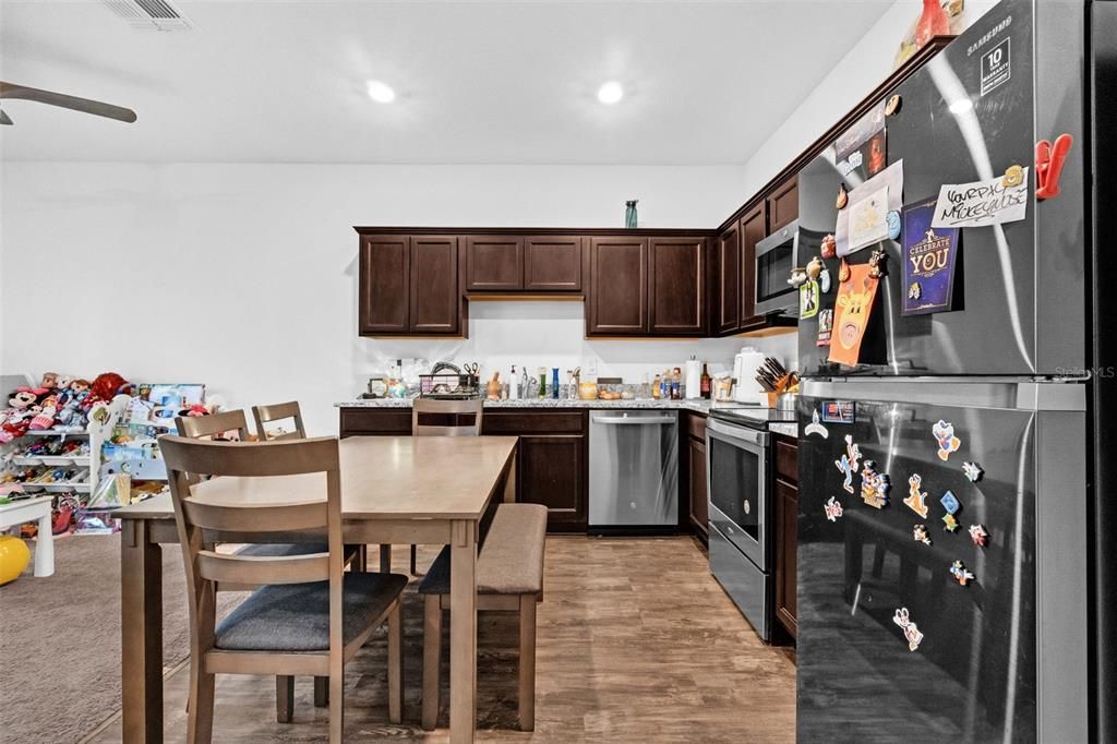 For Sale: $242,000 (3 beds, 2 baths, 1404 Square Feet)