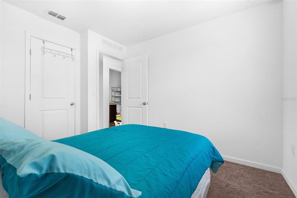 For Sale: $242,000 (3 beds, 2 baths, 1404 Square Feet)