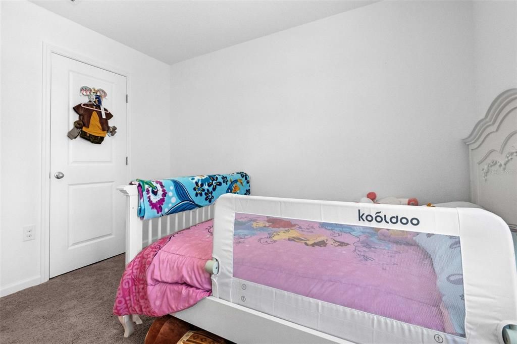 For Sale: $242,000 (3 beds, 2 baths, 1404 Square Feet)